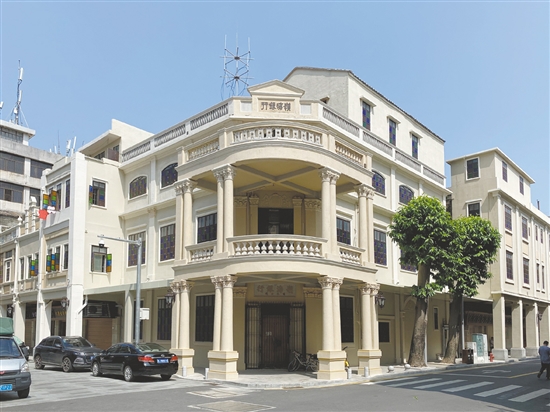 臺山獨(dú)特的僑鄉(xiāng)建筑風(fēng)貌吸引越來越多影視劇組的目光，更多人通過鏡頭認(rèn)識臺山。