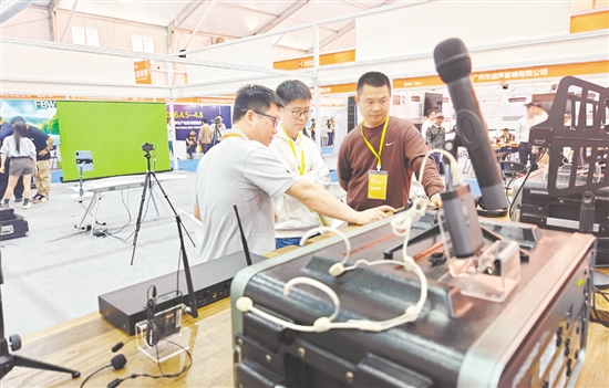 恩平演藝裝備產(chǎn)業(yè)已轉(zhuǎn)型升級為涵蓋演藝設(shè)備全鏈條的現(xiàn)代化產(chǎn)業(yè)集群。