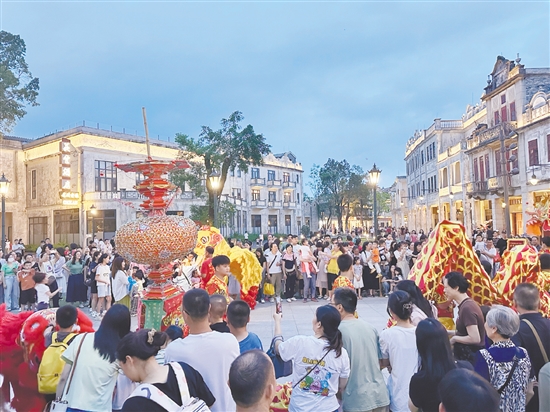 赤坎華僑古鎮(zhèn)游客如織。陳敏銳