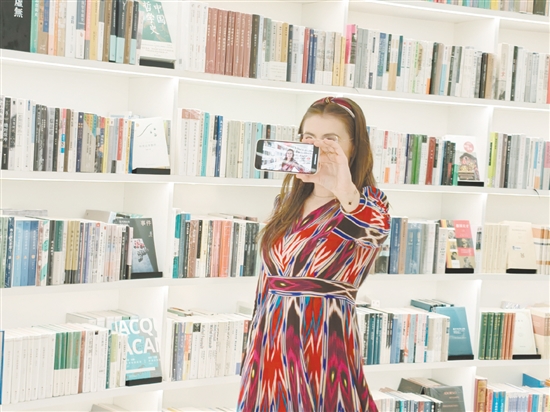 博主走進(jìn)天下糧倉先鋒書店采風(fēng)。