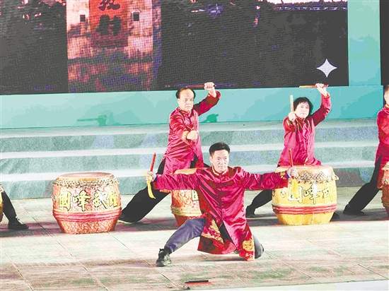 晚會以開平文化遺產(chǎn)為主題，原創(chuàng)作品以情景串聯(lián)的全新演繹形式展現(xiàn)僑鄉(xiāng)文化韻味。