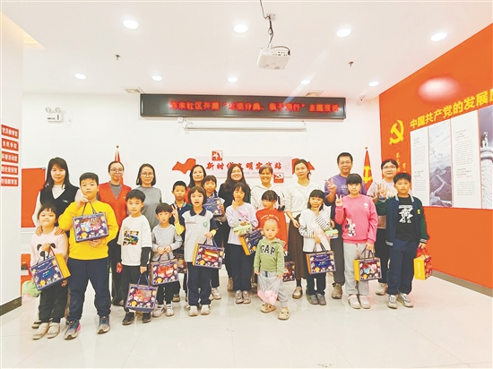 15對親子家庭齊聚一堂，共同參與“親子同心，幸福同行”主題活動。