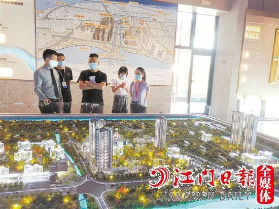 中秋期間，各大樓盤給力促銷，吸引了一批購(gòu)房者“上車”。