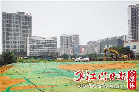新會(huì)駿景灣新盤(pán)位于美吉特購(gòu)物廣場(chǎng)旁。