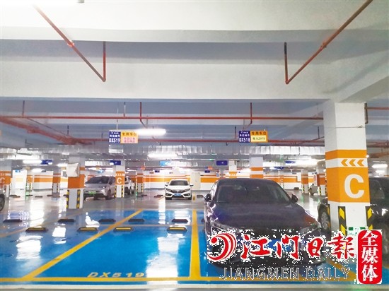 部分開發(fā)商對車位進行大力促銷。