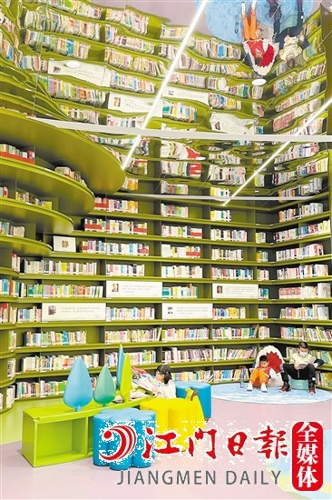 博富控股配建的臺山中心圖書館，豐富了居民的文化生活，也成了網(wǎng)紅打卡地。
