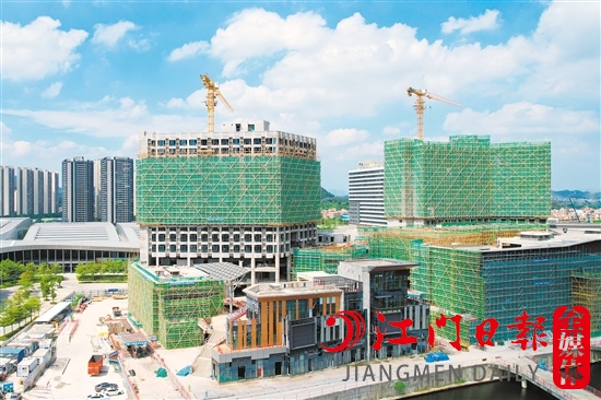 濱江新區(qū)大型商業(yè)配套保利時光匯正在如火如荼建設(shè)中。