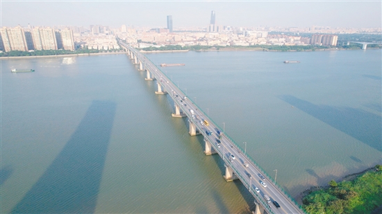 外海大橋?qū)⒅猩焦沛?zhèn)和江門外海兩個(gè)區(qū)域連為一體。