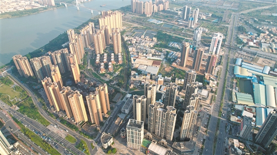 外海片區(qū)樓市或隨著江海站的開(kāi)通迎來(lái)進(jìn)一步發(fā)展。