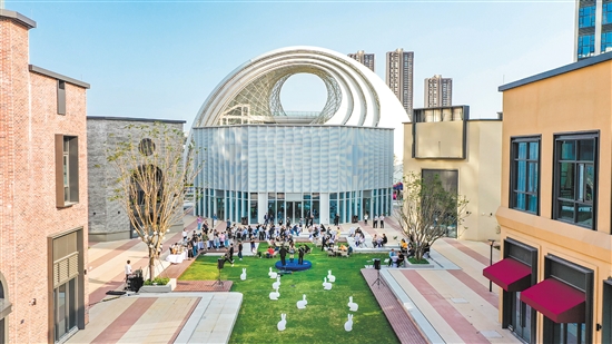 灣區(qū)之眼是江門鐵建城潮流商街的啟動區(qū)。