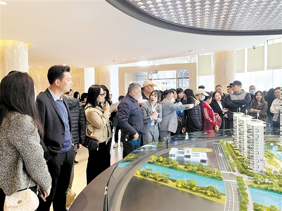 僑胞購房熱拉高本地樓盤成交量。