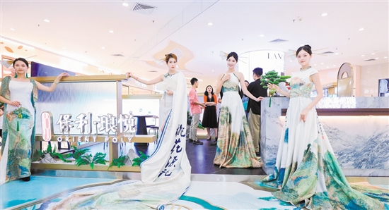 保利瑯悅城市展廳開(kāi)放現(xiàn)場(chǎng)。