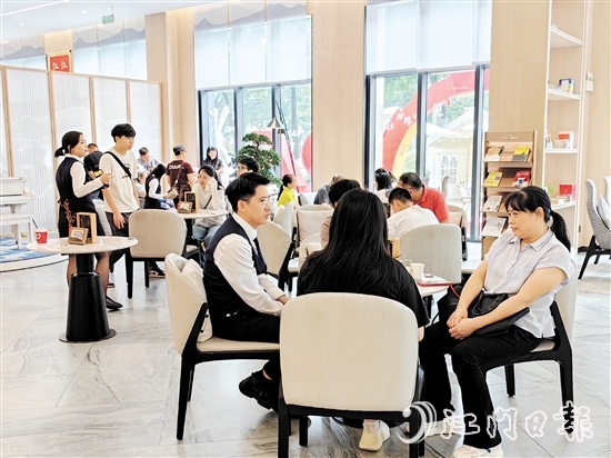 新政對(duì)房貸利率及首付比例的調(diào)整，減輕了購房者的負(fù)擔(dān)。