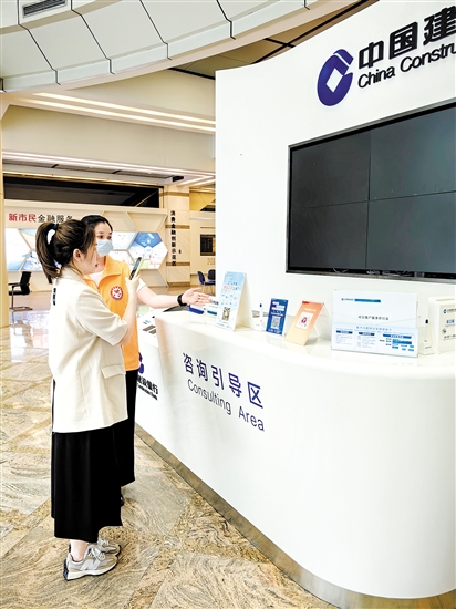 公積金貸款利率調(diào)整后，吸引更多市民辦理。