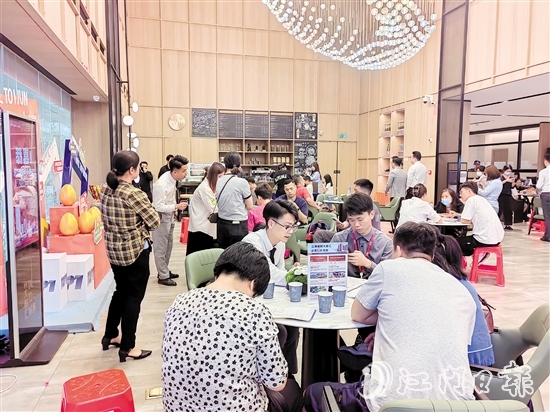 政策給力，吸引不少消費(fèi)者購房。