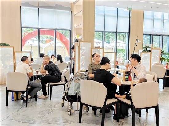 7月，高品質(zhì)樓盤的熱銷帶動了市場的活躍度。