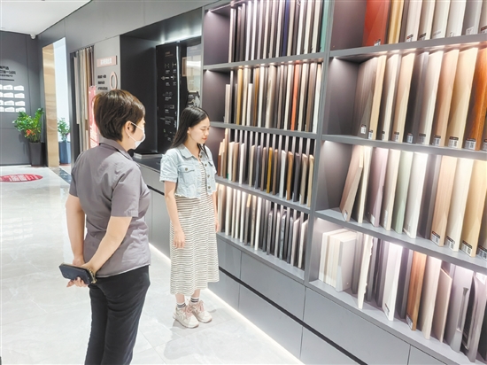 江門市家裝廚衛(wèi)“煥新”活動(dòng)開展以來，吸引不少市民消費(fèi)。