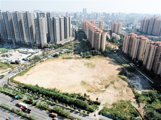 根據(jù)規(guī)劃條件，江門(mén)市JCR2024-199（蓬江27）號(hào)地容積率低于或者等于1.5，未來(lái)或?qū)⒔ㄔ旄叨俗≌瑓^(qū)。