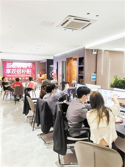 許多消費者咨詢活動內(nèi)容。