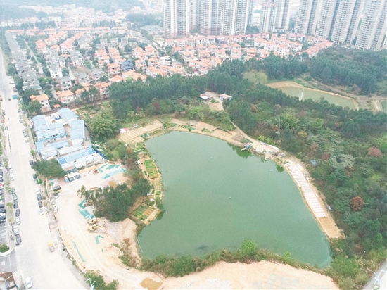 位于蓬江區(qū)豬乸環(huán)地段灝昌園小區(qū)東側(cè)、翡翠觀瀾小區(qū)西北側(cè)地塊已于4月9日成功出讓。