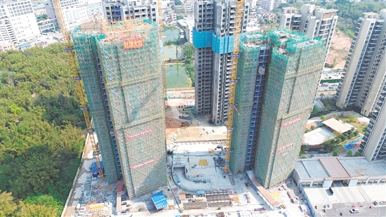 江發(fā)中交·悅山湖B8號(hào)樓順利完成主體結(jié)構(gòu)封頂。