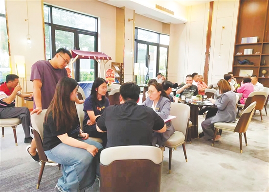 利好政策吸引購(gòu)房者“進(jìn)場(chǎng)”。