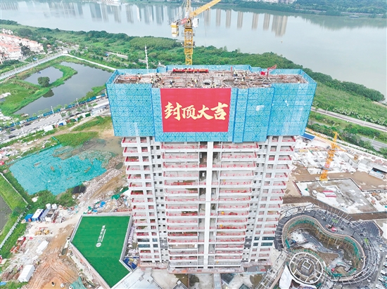 江發(fā)·天御灣6號樓順利封頂。