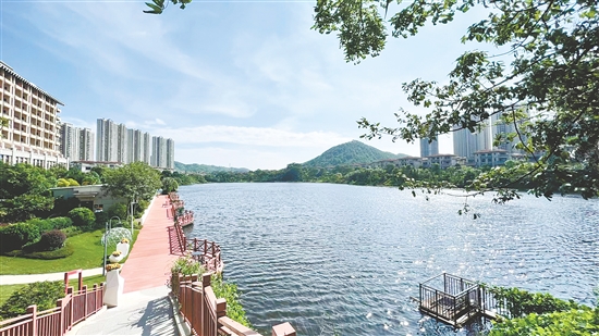 鶴山共和碧桂園·天麓湖盈翠苑一期項(xiàng)目環(huán)境優(yōu)美。