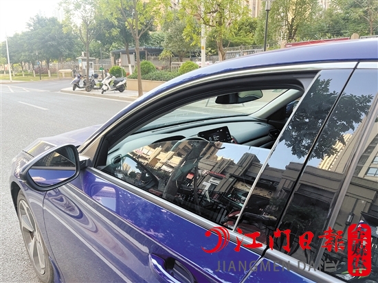 如果需要長時間開啟汽車暖風，最好讓車窗留一點縫隙。