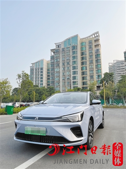 ER6的外觀科技運動。
