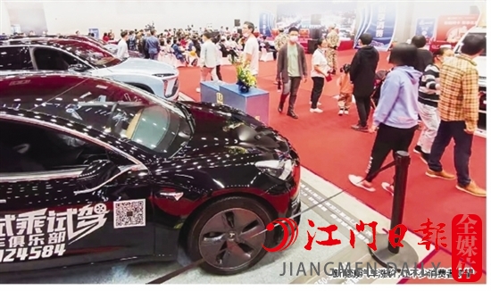 新能源汽車漲價(jià)，讓不少消費(fèi)者觀望。