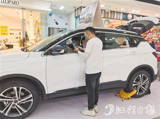 把汽車“開進(jìn)”商場，可以加大隨機(jī)性購買比例。