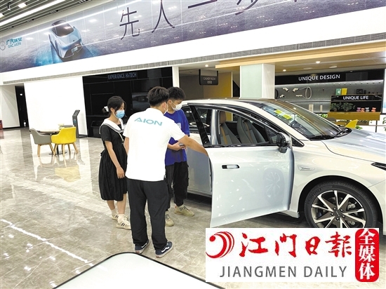 隨著油價不斷攀升，想購買新能源汽車的消費者也越來越多。