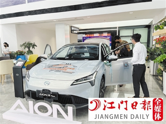 新能源汽車備受消費(fèi)者青睞。