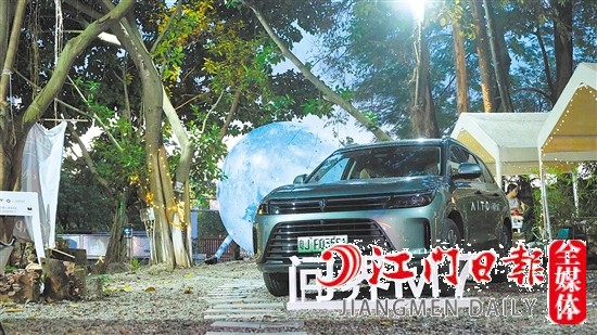 問(wèn)界M7外觀時(shí)尚大氣。