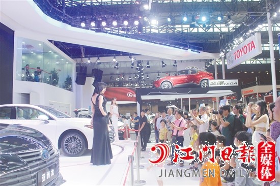 一眾高大上的汽車展具將亮相中秋車展。圖為往屆車展現(xiàn)場(chǎng)。
