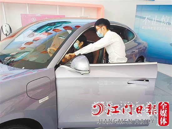 讓利的新能源汽車吸引消費者目光。