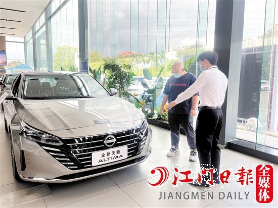 要盡早提到新車，享受乘用車消費(fèi)補(bǔ)貼，建議消費(fèi)者購(gòu)車時(shí)盡量選擇現(xiàn)車。