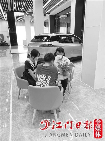消費者在購車時，應(yīng)要求經(jīng)營者對車輛作出真實全面的介紹。