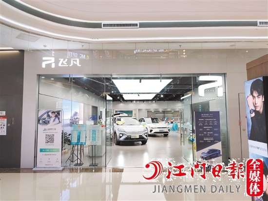 近年來(lái)，進(jìn)駐繁華商場(chǎng)成為許多造車新勢(shì)力的常態(tài)。