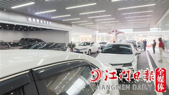 市區(qū)多家4S店車輛保養(yǎng)迎來小高峰。