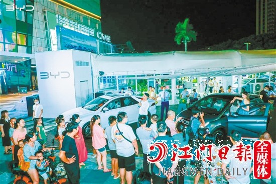 在過(guò)去的一年，新能源汽車受到許多消費(fèi)者的青睞。