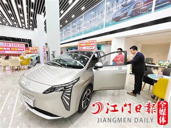 新能源汽車的降價(jià)，成功吸引部分消費(fèi)者的目光。