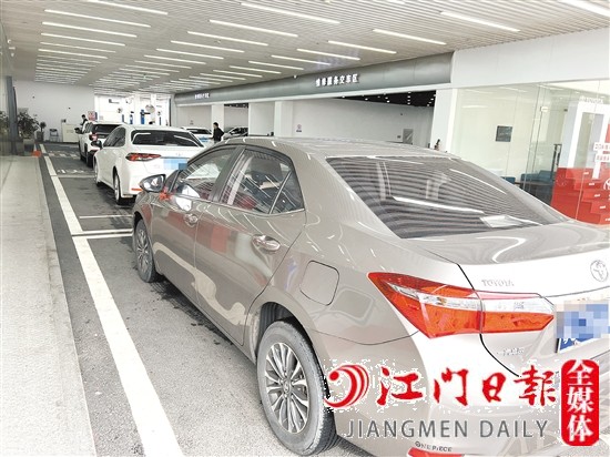 上周末，多家4S店售后接待處排起了長龍。