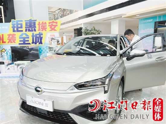 購買新能源汽車的消費者越來越多。
