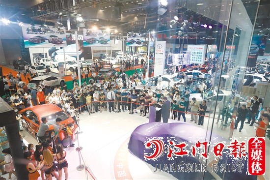 往屆“五一”車展吸引許多消費(fèi)者前來看車、購車。