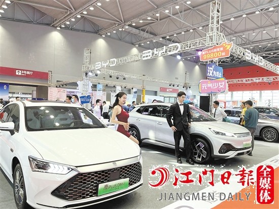 ←“五一”車展期間，各大主流新能源汽車品牌將亮相。圖為往屆“五一”車展現(xiàn)場。