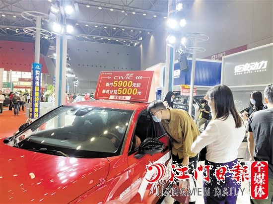本屆“五一”車展期間，許多汽車經(jīng)銷商將推出購車優(yōu)惠。