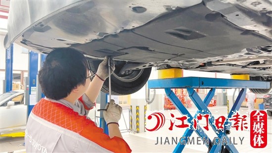 安裝底盤護板可預(yù)防貓鉆進車底。