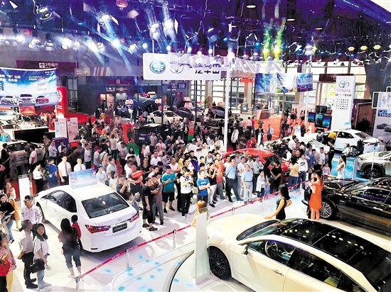 往屆本報(bào)車展人氣旺。